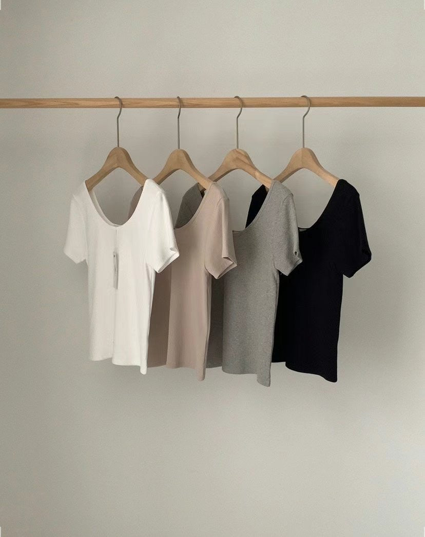 U-neck cropped tee